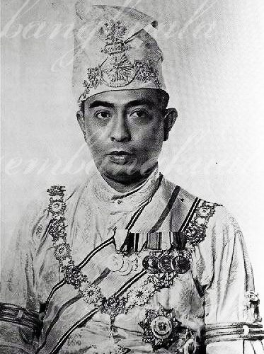 33rd Sultan  of Perak Sultan  Idris Shah ibni Almarhum 