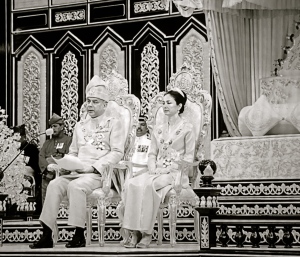 The Regent, Raja Dr. Nazrin Shah delivering Royal Address in conjunction of Sultan Azlan Muhibbuddin Shah’s birthday celebration in April 2014.